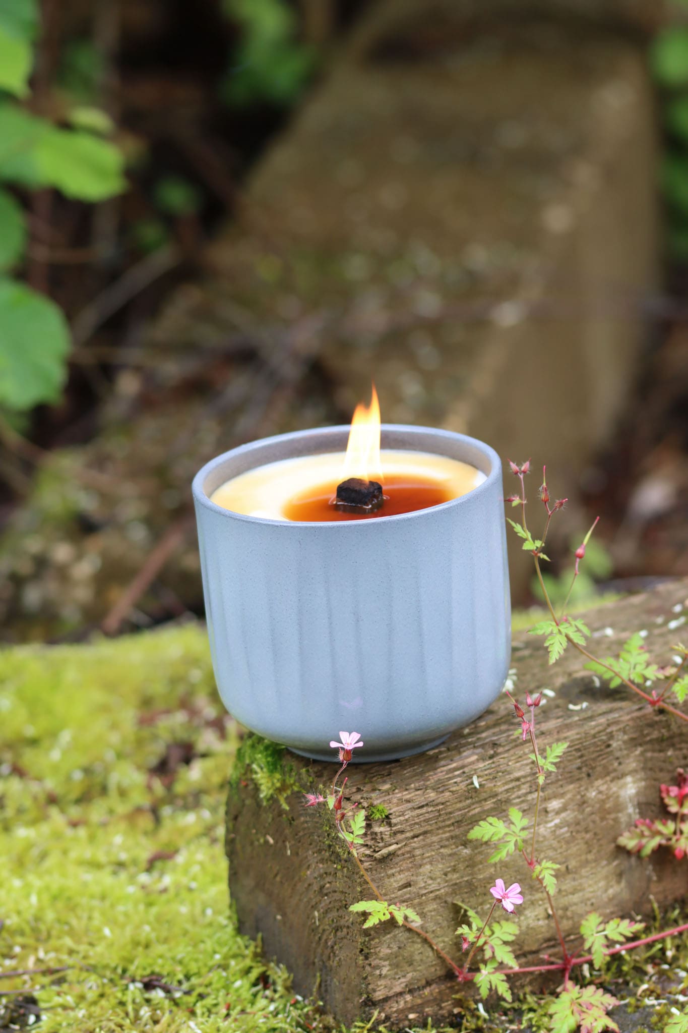 Outdoor Kerze Keramik Feuer Dauerdocht Feuertopf Deko Gartendeko Kerzenreste schmelzen Dekoration frostsicher Deckel Löschbrett Soja Wachs Sojawachs nachhaltig vegan recyceln Geschenk Geburtstag Vatertag Vater Mutter Muttertag Lagerfeuer Flamme Kerzenlöscher Tischkerze Reisen gehen Wandern Spazieren picknick