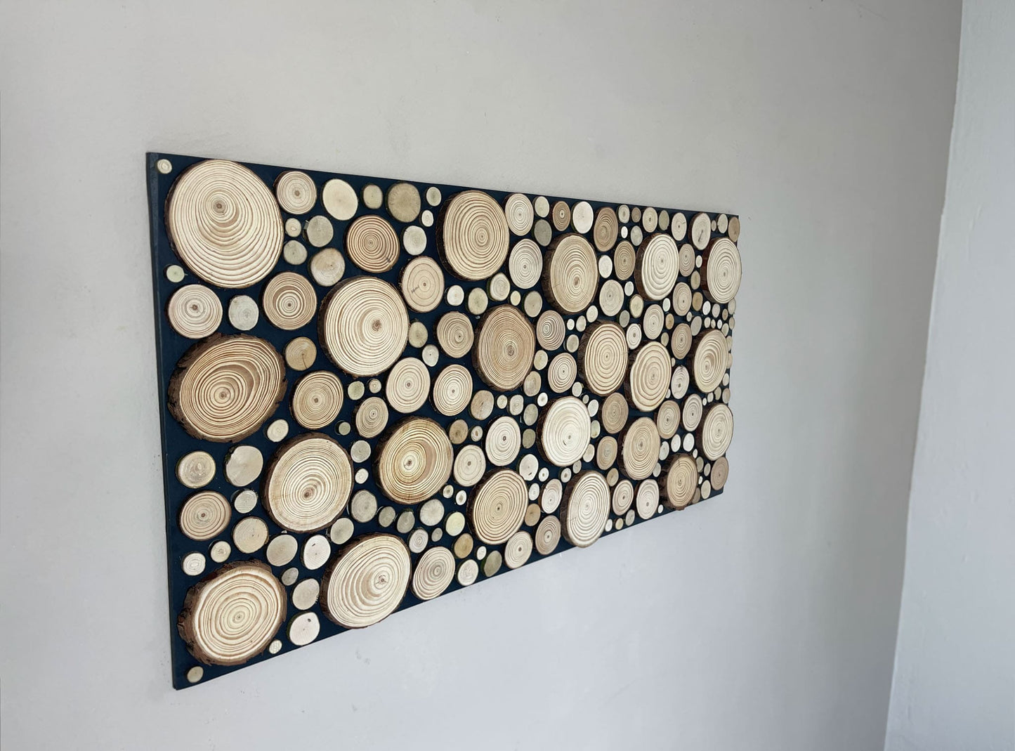 Wanddeko Dekoration Wandbild Holz Holzscheibe Ast Astscheibe Scheibe Baumscheibe Baum Wald Waldbild Wand Paneele Rechteck Farbauswahl Landhaus Stil Scheibenbild