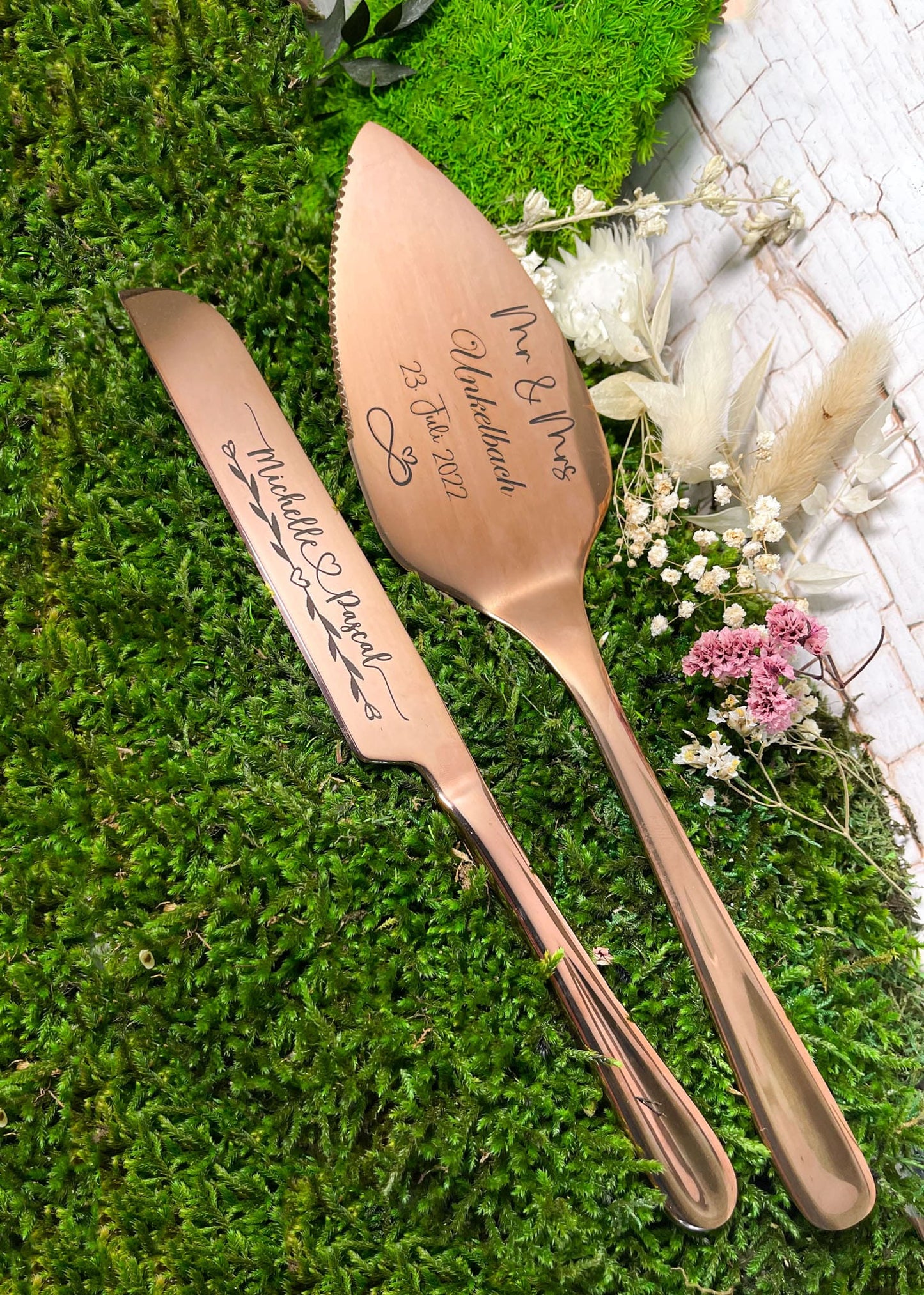 Geschenk Symbol personalisiert Hochzeit Hochzeitstorte Wunsch Braut goldene silberne Brautjungfer Gravur gravieren Messer Tortenheber Tortenmesser Kuchenmesser anschneiden Herz Oma Tante Freundin Küche Edelstahl Torte Kuchen Softeis Klinge Party Silberhochzeit Standesamt Deko schneiden