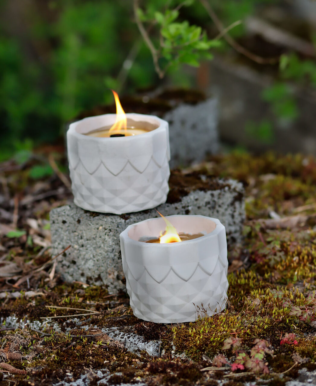 Outdoor Kerze Betonkerze Feuer Dauerdocht Feuertopf Deko Gartendeko Kerzenreste schmelzen Dekoration frostsicher Deckel Löschbrett Soja Wachs Sojawachs nachhaltig vegan recyceln Geschenk Geburtstag Vatertag Vater Mutter Muttertag Lagerfeuer Beton Flamme Kerzenlöscher Tischkerze Kerze Gartenfackel Garten Zement Nachhaltig Anthrazit grau Licht vegan modern tüte