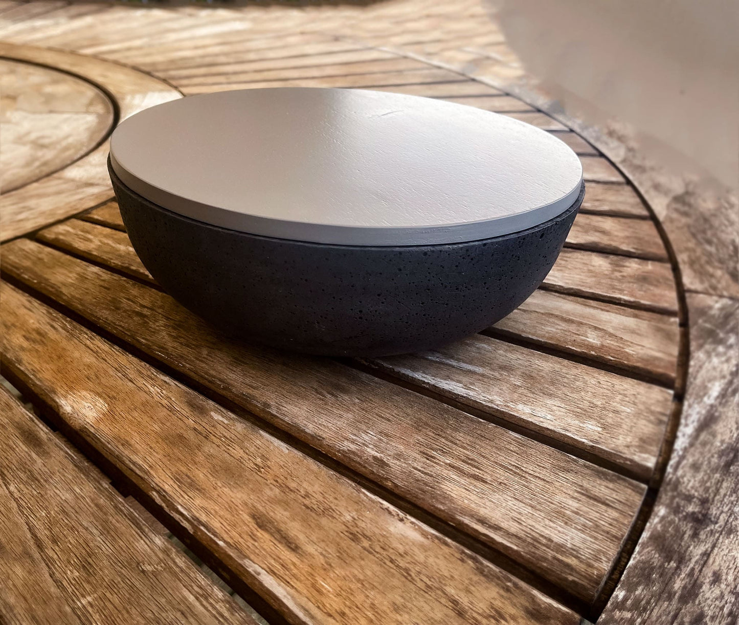 Outdoor Kerze Feuer Dauerdocht Feuertopf Deko Gartendeko Kerzenreste schmelzen Dekoration frostsicher Deckel Löschbrett Soja Wachs Sojawachs nachhaltig recyceln Geschenk Geburtstag Vatertag Vater Mutter Muttertag Lagerfeuer Flamme Kerzenlöscher Tischkerze Kerze Gartenfackel Garten Nachhaltig Dose Deckel Licht vegan Fackel camping dunkel Deckel Lava Lavastein Masserung