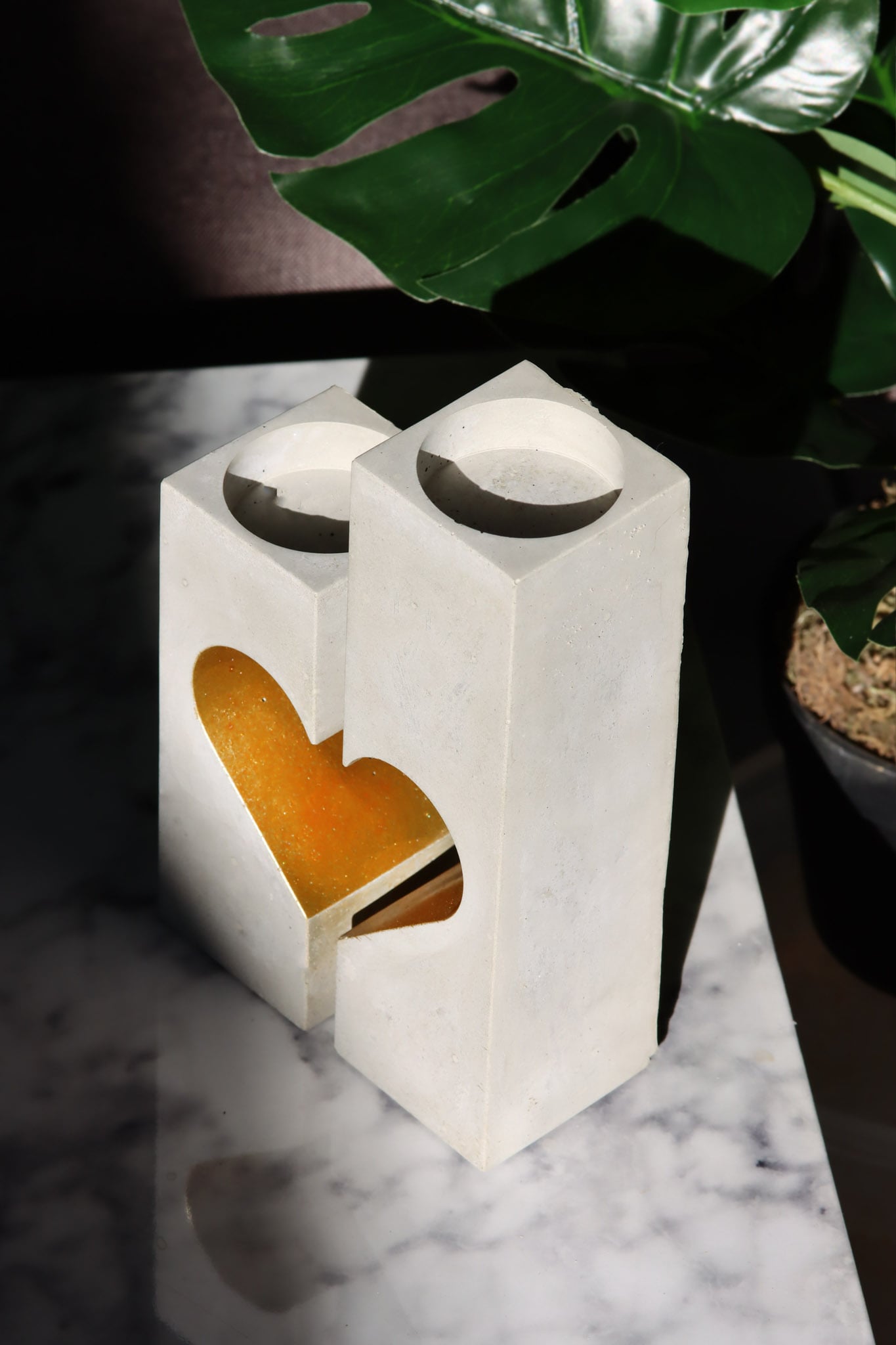 Beton Säule Kerzenhalter grau gold Herz heart heartshaped Kerzen fire frostsicher Feuer Love Liebe fireheart Feuerherz deko Dekoobjet homedeco decoration romantisch romantic
