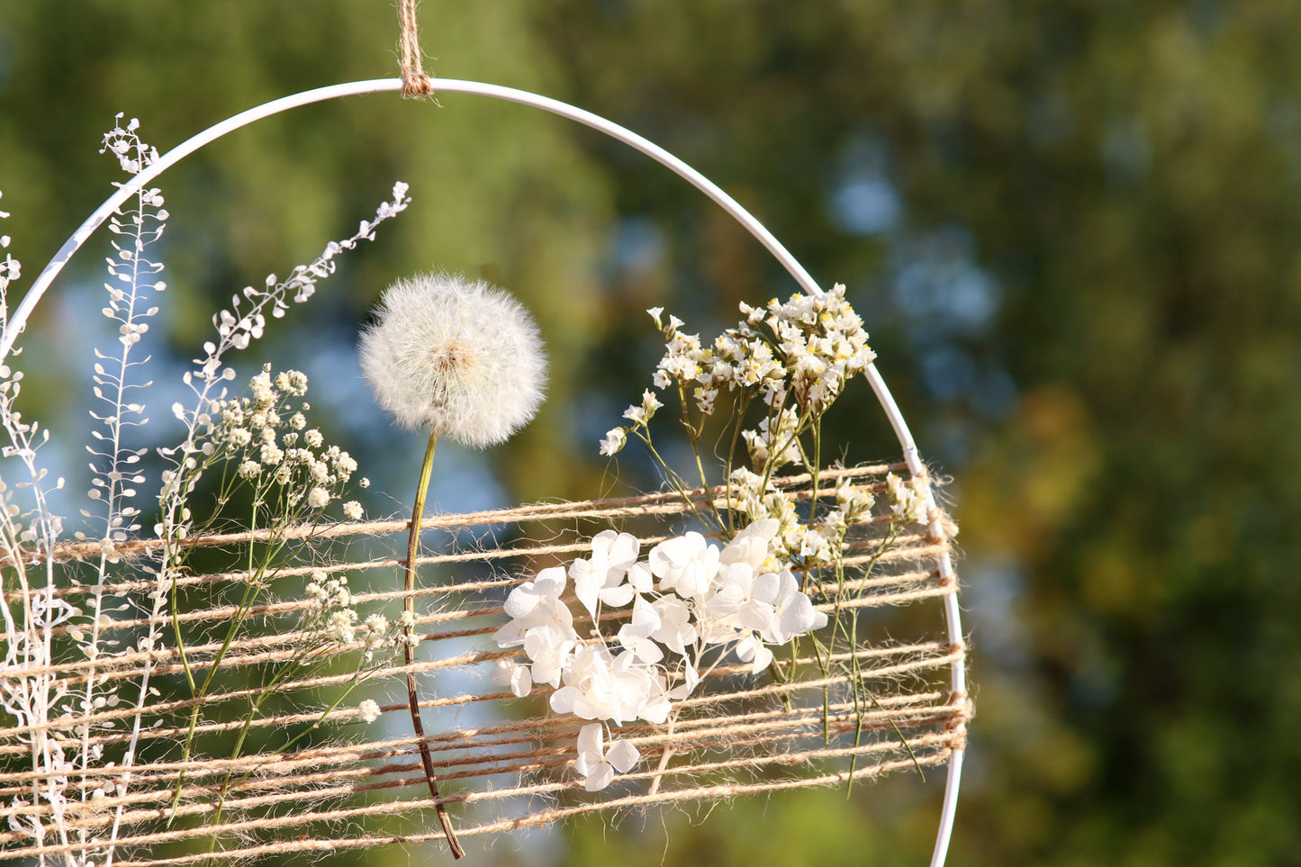 Loopkranz Wunscherfüller Pusteblume Dandelion weiß white wedding Hochzeit Türkranz Trockenblumen driedflowers Blumenkranz flowers Blumen Sommer summer homedecor Wohnung Kranz decoration Deko Naturgarn Natur handmade handgefertigt