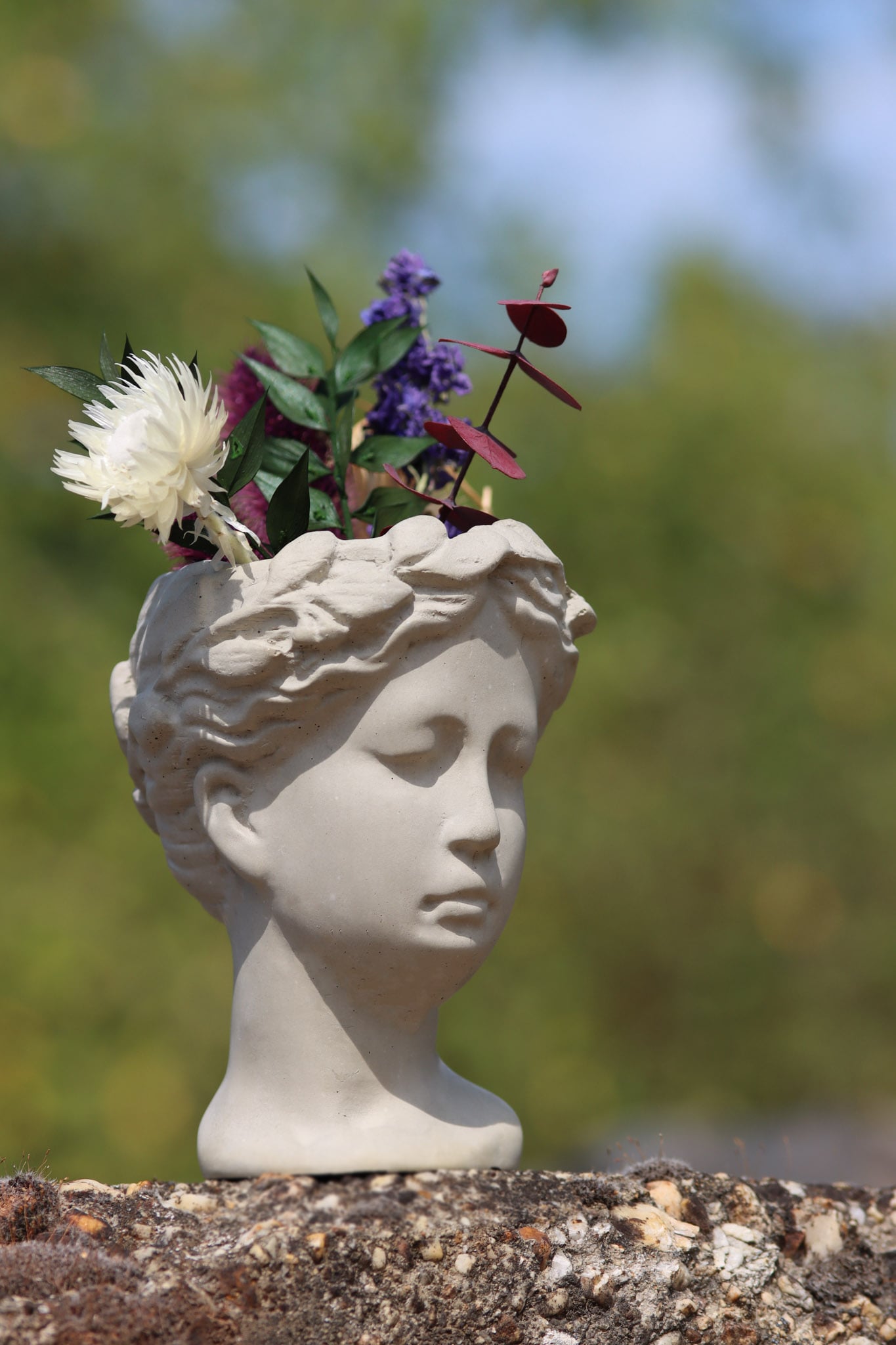 Deadia Göttin goddess Pflanztopf Beton frostsicher Kunst art garden Garten Terrasse Betonfigur Figur figure woman pflanzen plant decoration Deko homedeco Blumentopf Stiftehalter