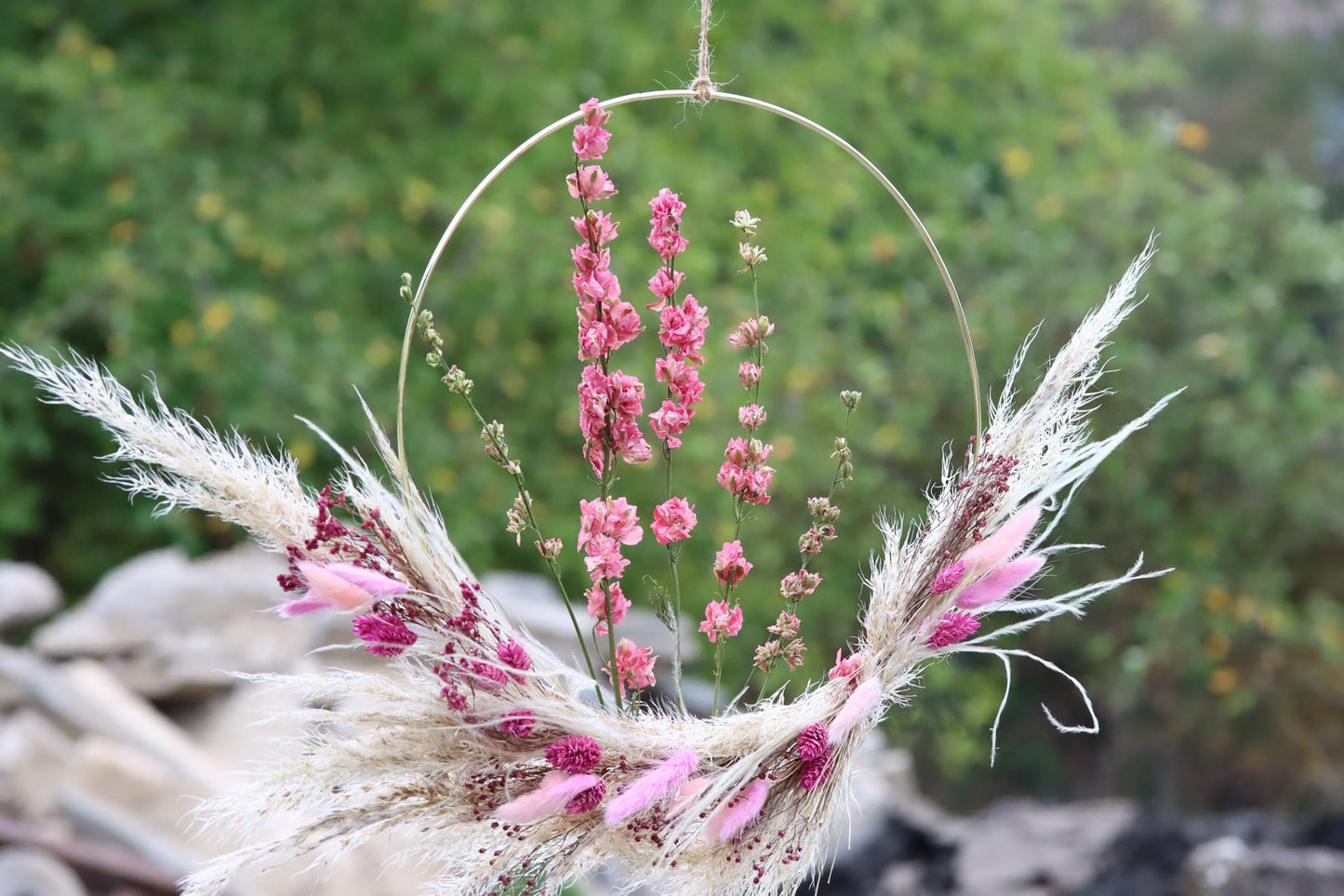 Pink Loopkranz Trockenblumen driedflowers Pampasgras Türkranz rosa Blumenkranz Frühling spring flowers Blumen Kranz Hauskranz Wohnung handgefertigt handmade Herbst autumn Pampas