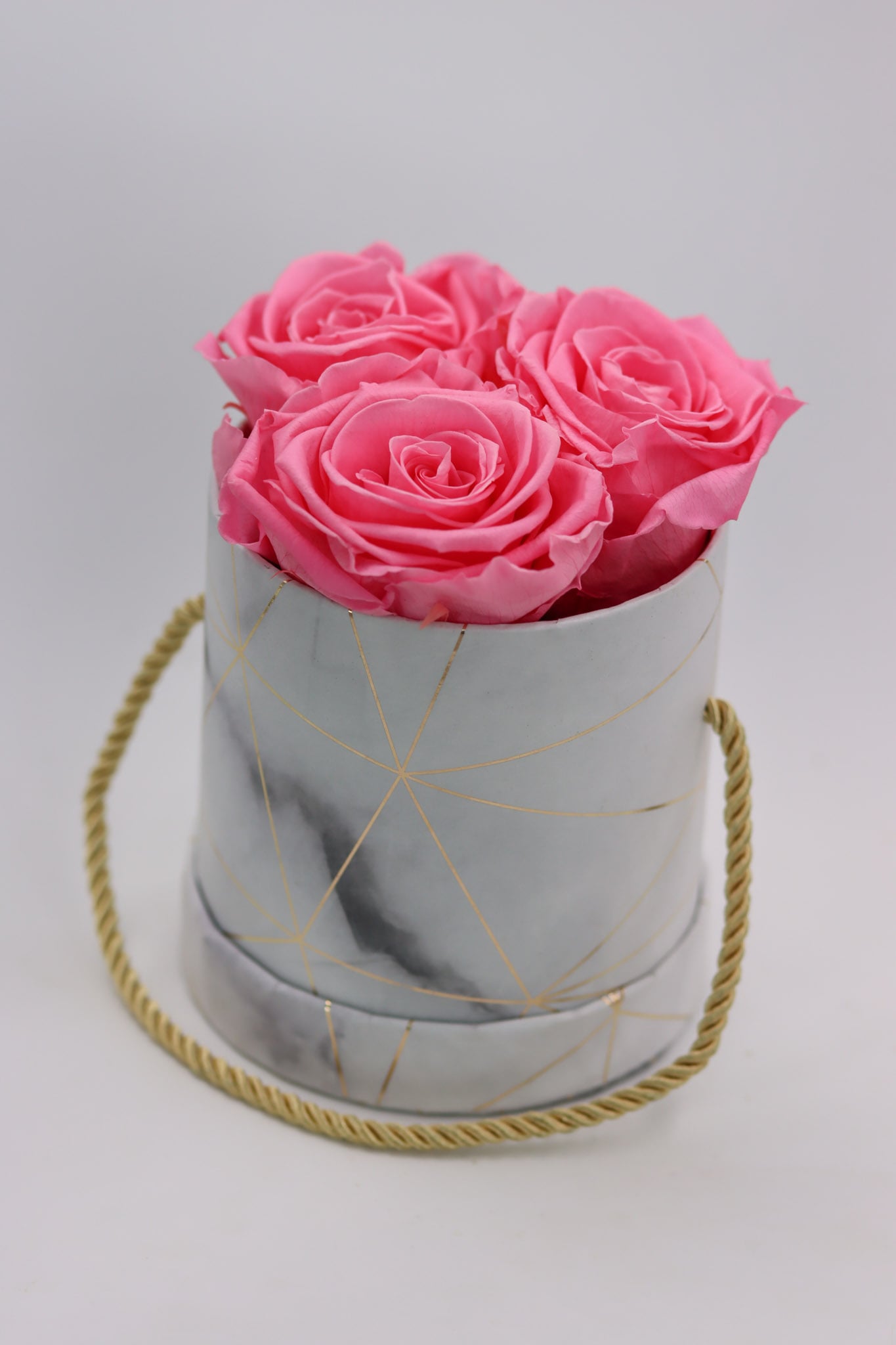 Rosenbox rosa dreampink pink Box Geschenkbox Valentinstag Valentinesday Infinityrose infinity rose roses Geschenkidee Freundin girlfriend Geburtstag Design personalisiert Personalisierung personalized Name Text Spruch quote Datum Gedicht traumhaft Kunst art elegant aesthetic geometrisch rund Marmor Marmorkollektion ewigerose girly longlive langlebig gold