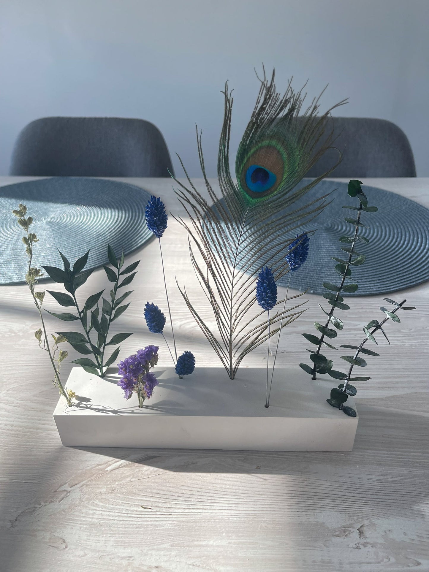 Trockenblumen driedflowers Blumen Beton frostsicher Pfau peacock Mayura Küche Wohnung homedeco deko decoration lovely blue blau Pfauenfeder feather Feder peacockfeather Auge Augenblau eye