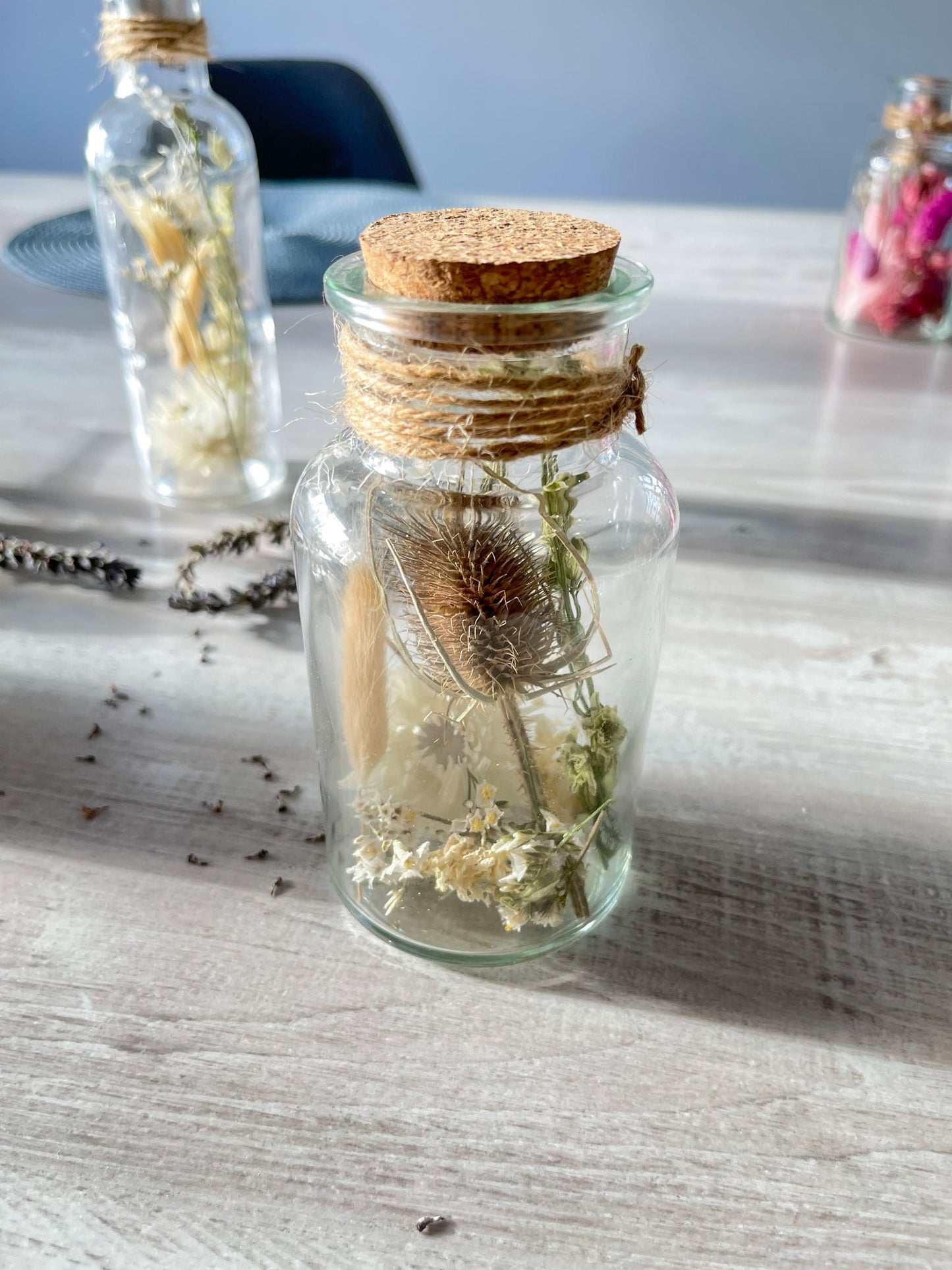 Glasflasche Glas Flasche Trockenblumen driedflowers Kork Naturgarn nature Natur fairy fairycore Fee homedeco decoration Deko handmade handgefertigt Geschenkidee wildekarde creme white weiß Tischdeko