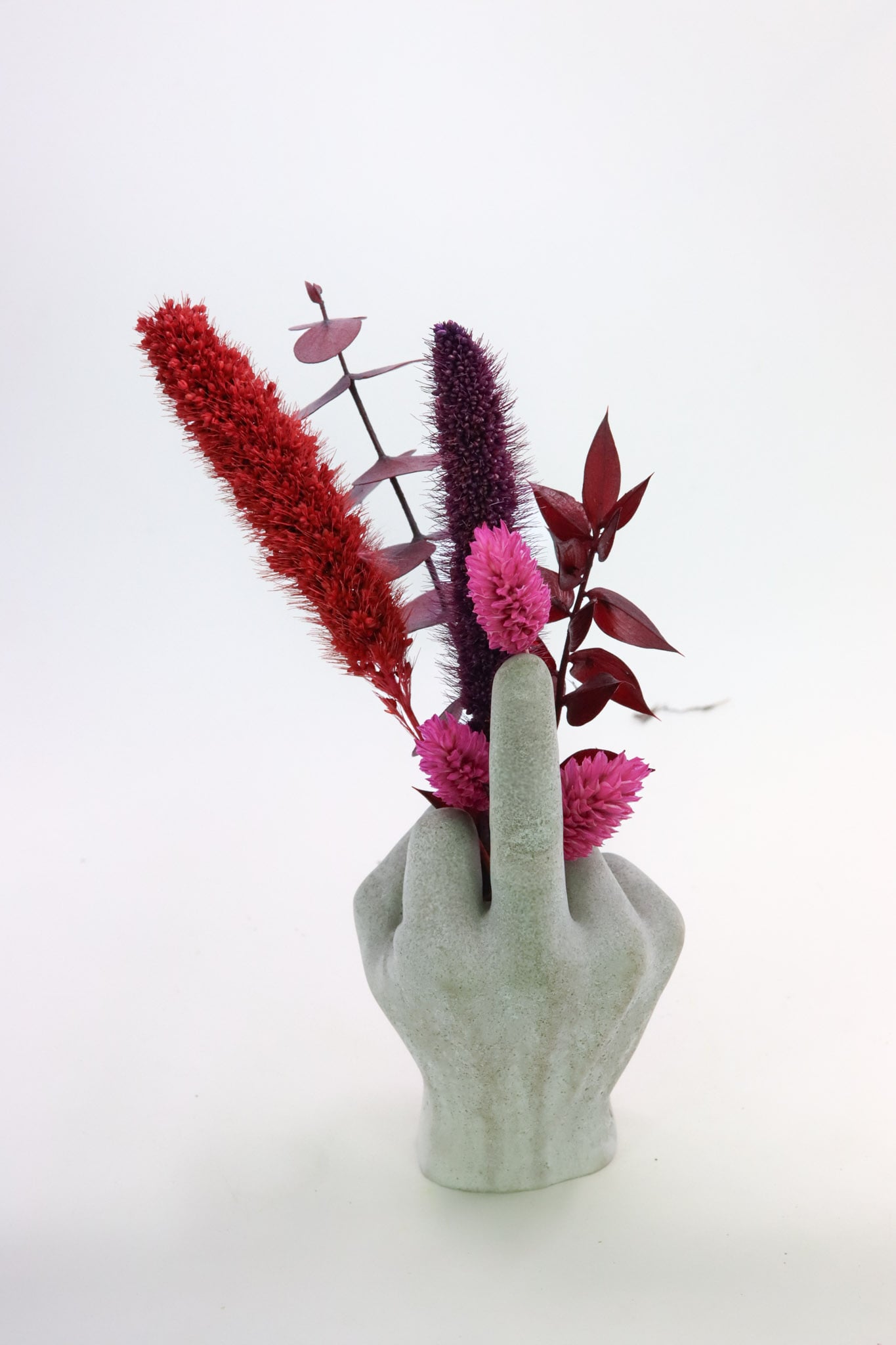 Mittelfinger Beton Stinkefinger Geste Zement Trockenblumen Beleidigung Natur Öko Liebe Flower Power Blumenkinder Blume Haus Wohnung Deko Eukalyptus Rebell Modern Statement rot pink driedflowers frostsicher
