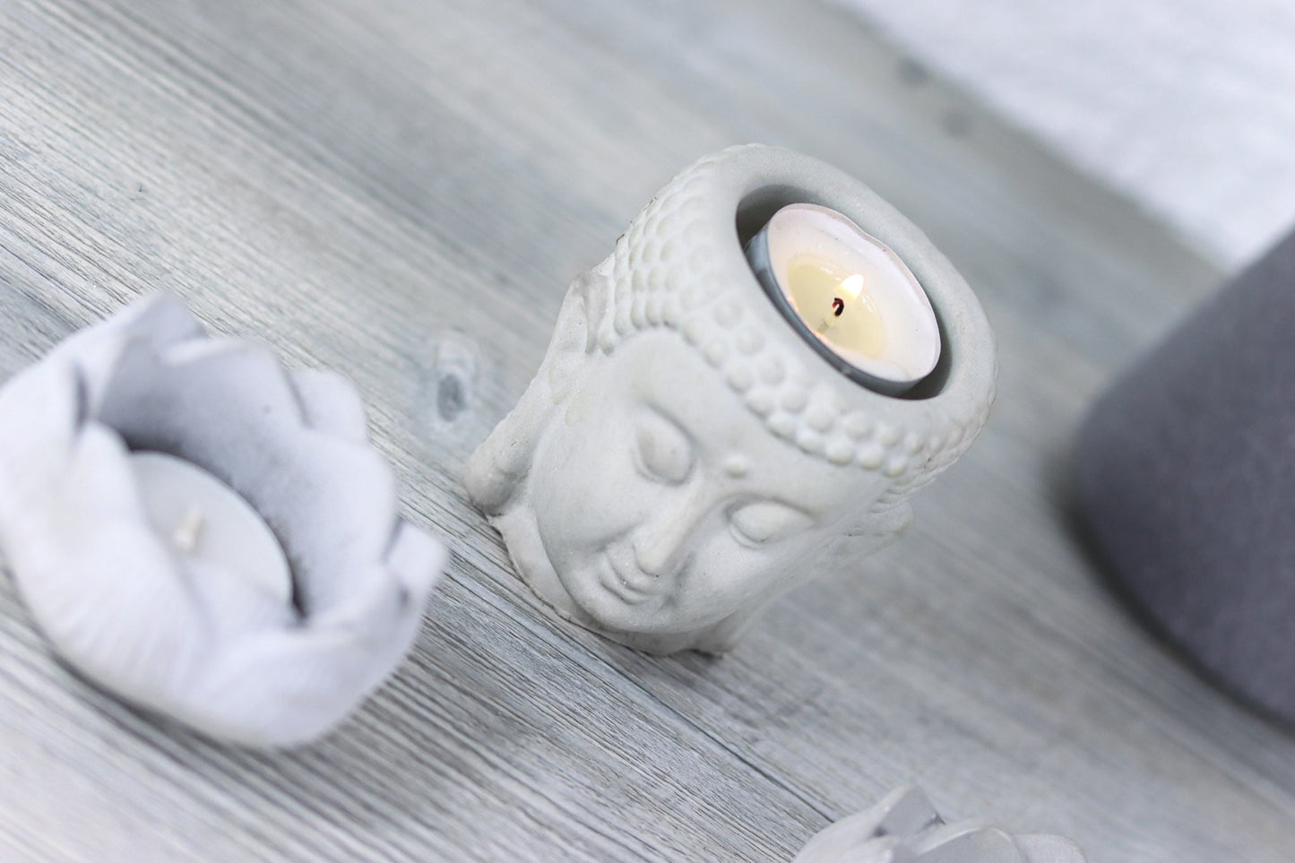 Beton grau grey Zen Garten garden asian deko homedecor decoration decor Buddha Lotusblüten Lotus blossom Teelichthalter candleholder Duftöl meditation Zengarten concrete Set Yoga relax Balkon Terrasse Wohnzimmer Asia