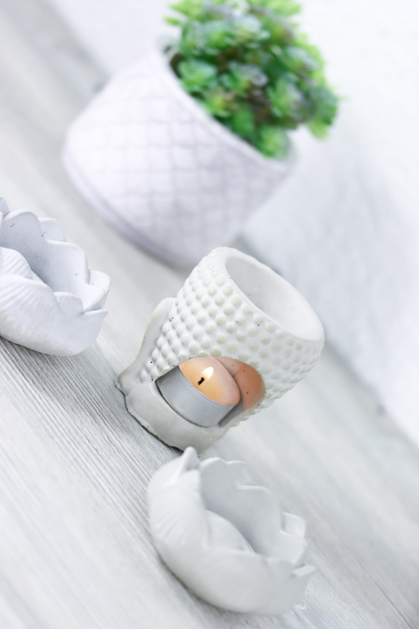 Beton grau grey Zen Garten garden asian deko homedecor decoration decor Buddha Lotusblüten Lotus blossom Teelichthalter candleholder Duftöl meditation Zengarten concrete Set Yoga relax Balkon Terrasse Wohnzimmer Asia