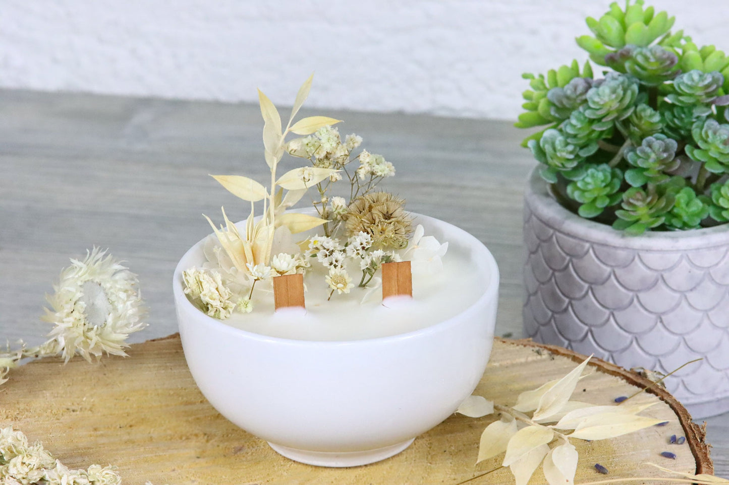 Duftkerze white silk soul weiß candle Kerze scentedcandle Duftschale Schale Wachs Sojawachs Seide cosy driedflowers Trockenblumen gemütlich homedecor Deko decoration Wohnzimmer livingroom Herbst autumn Knisterdocht crackling knistern Baumwolldocht cotton