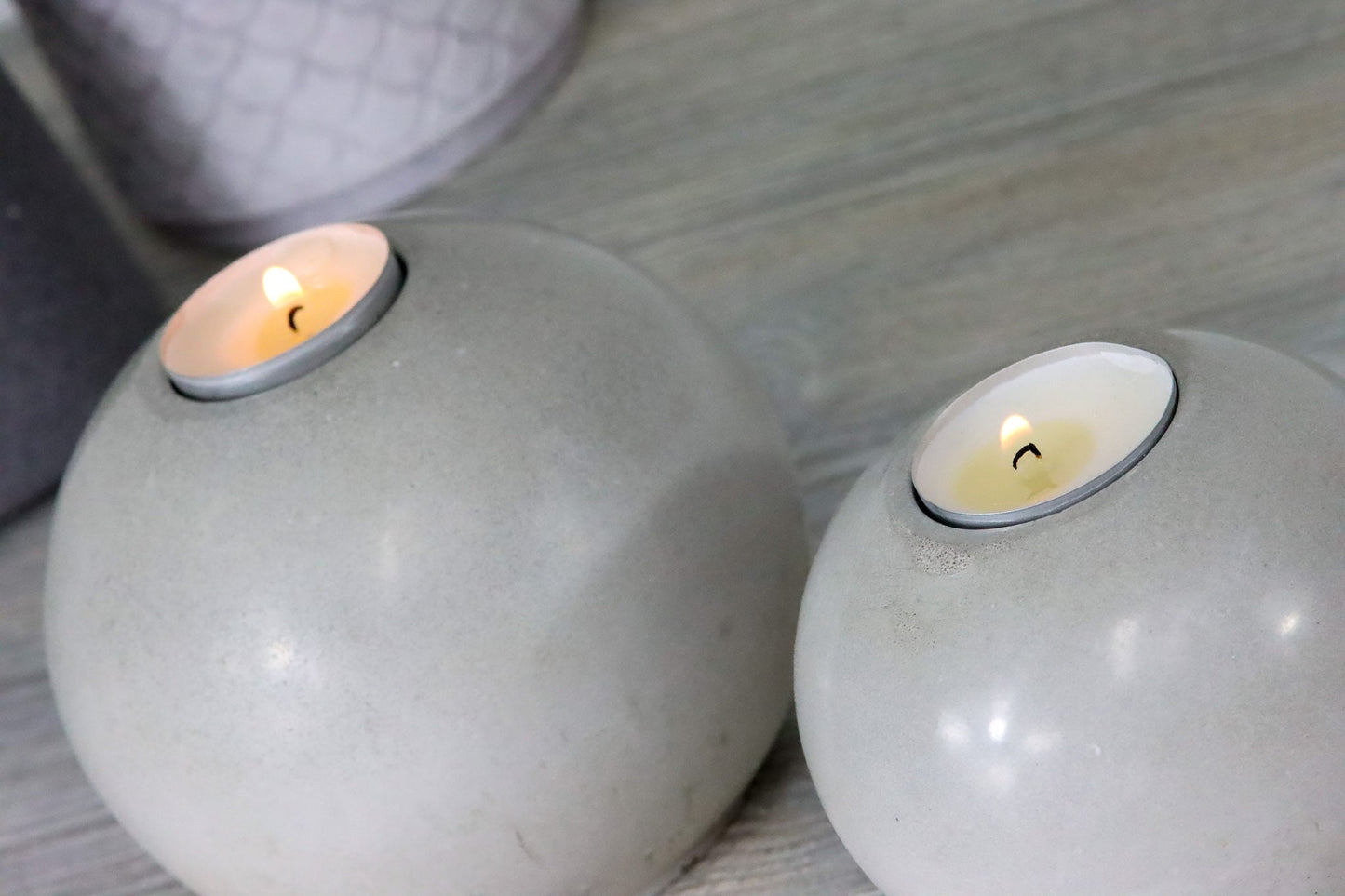Beton Kugel Design Dekokerze Kerzenhalter candle Teelichthalter Teelicht Wohnzimmer gemütlich cosy grau grey massiv concrete Homedecor decoration Deko frostsicher Betonkerze