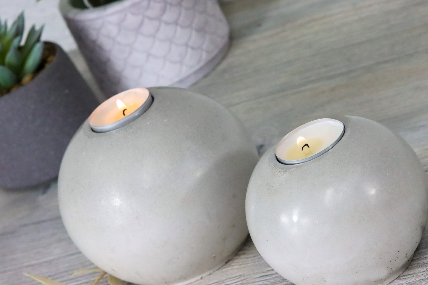 Beton Kugel Design Dekokerze Kerzenhalter candle Teelichthalter Teelicht Wohnzimmer gemütlich cosy grau grey massiv concrete Homedecor decoration Deko frostsicher Betonkerze
