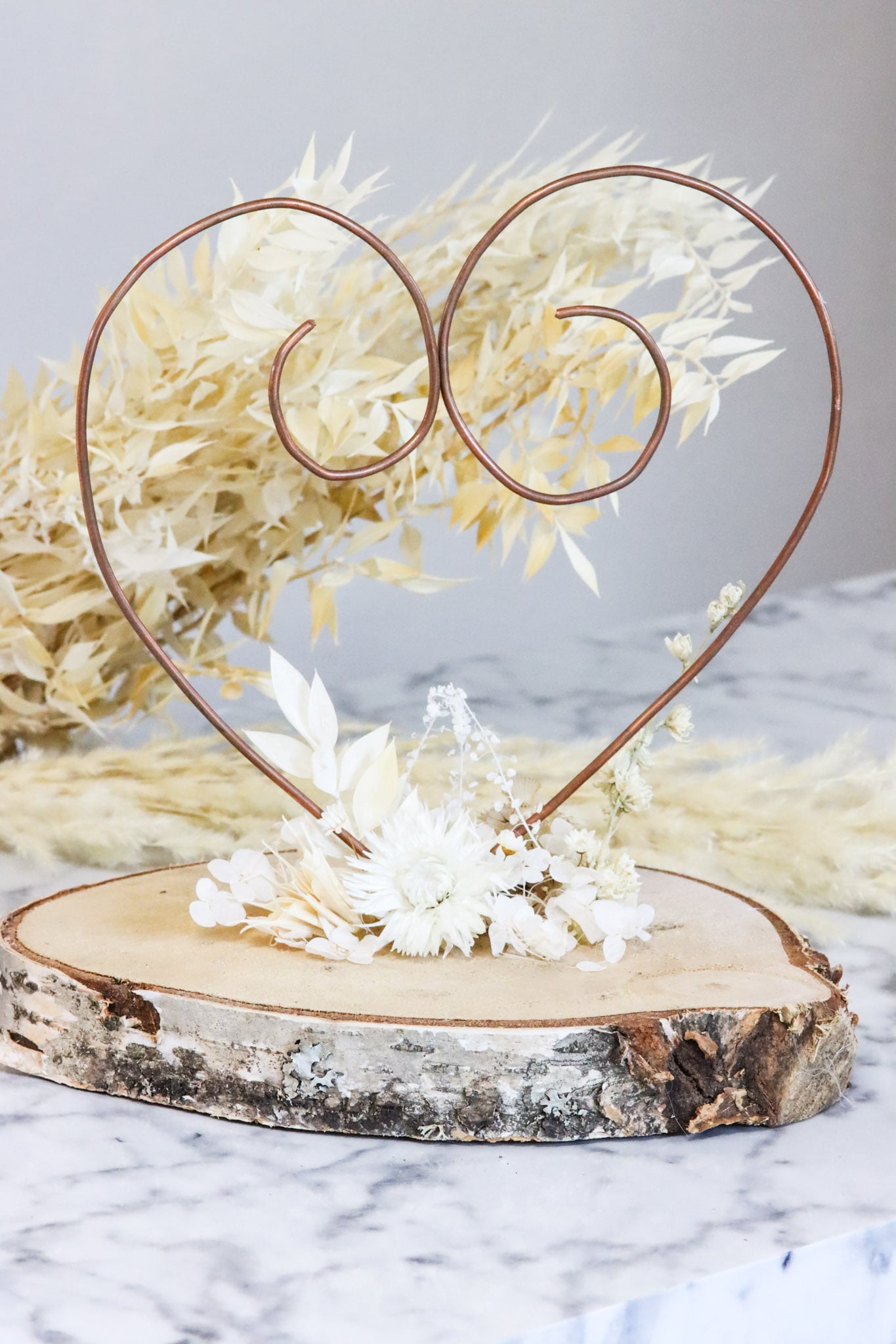 Ringhalter Herz heartshaped Herzform heart Wunsch wish Wunscherfüller Hochzeit wedding Brautpaar Ringträger Schmuckhalter Eheringe Hochzeitsringe Baumscheibe Holz Trockenblumen driedflowers decoration Deko homedeco handmade handgefertigt schönstertag Birke Holzscheibe wood nature Natur