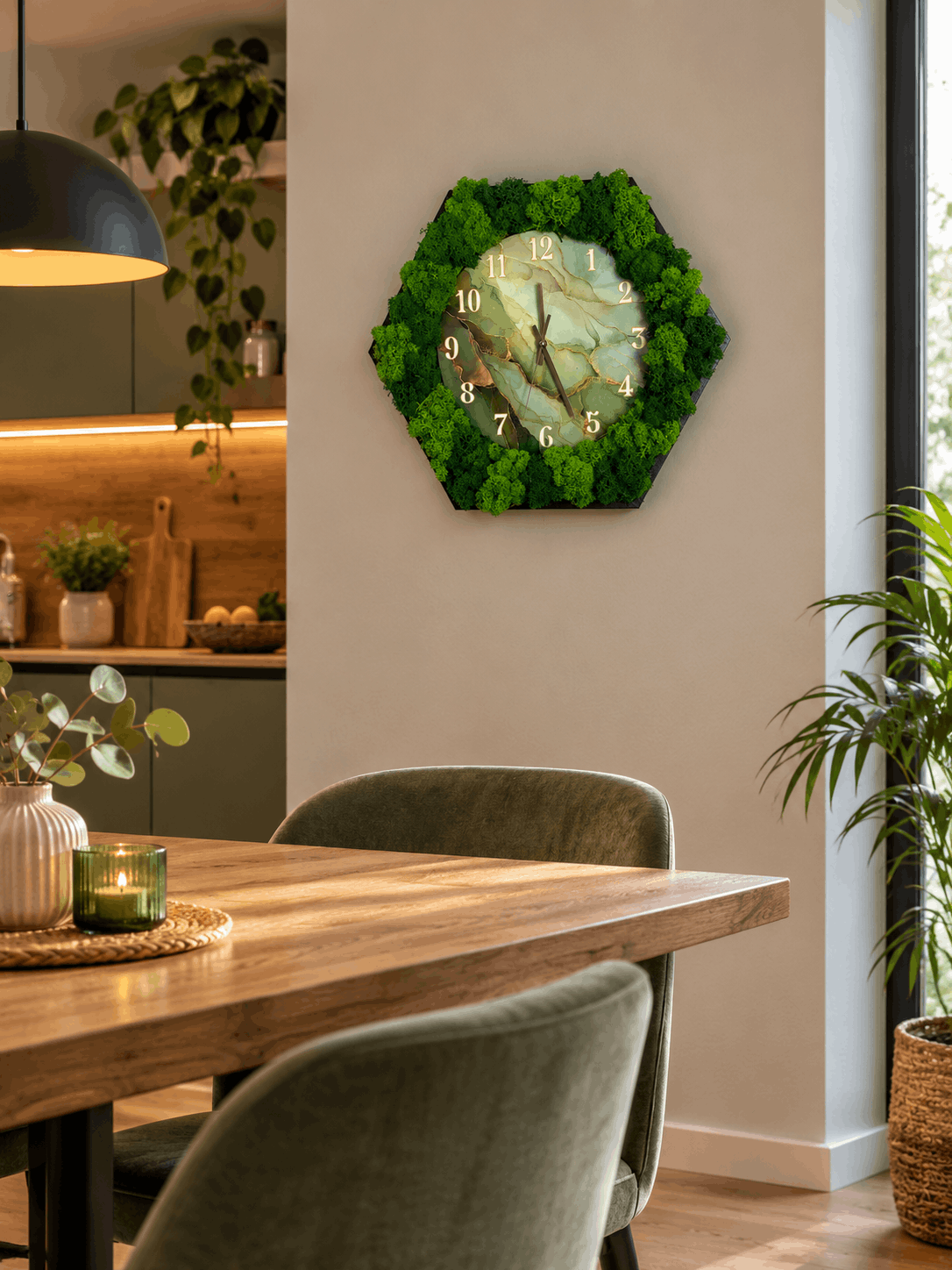 Moosbild MoosbildUhr Moosuhr Wanduhr Naturdeko Wanddeko WohnzimmerDeko Dekoration Inneneinrichtung InteriorDesign Wohnaccessoires NaturImHaus GrüneDeko ModernesWohnen EdleDeko ExklusiveDeko Gedankenwunder Sechseck Mamor Wabe Hexagons