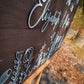 Hochzeit Landhochzeit Freie Trauung Trauung Dekoration Hochzeitsfeier Hochzeit Empfang Empfangsschild Hochzeit Eingangsdeko Hochzeit Begrüßungsschild Hochzeit Wedding Welcome Sign Welcome Board Hochzeit Hochzeit Holzdeko Hochzeitsaccessoires Namensschild Hochzeit Personalisierte Deko Hochzeitsgeschenk Garten Silhouette Wildblume