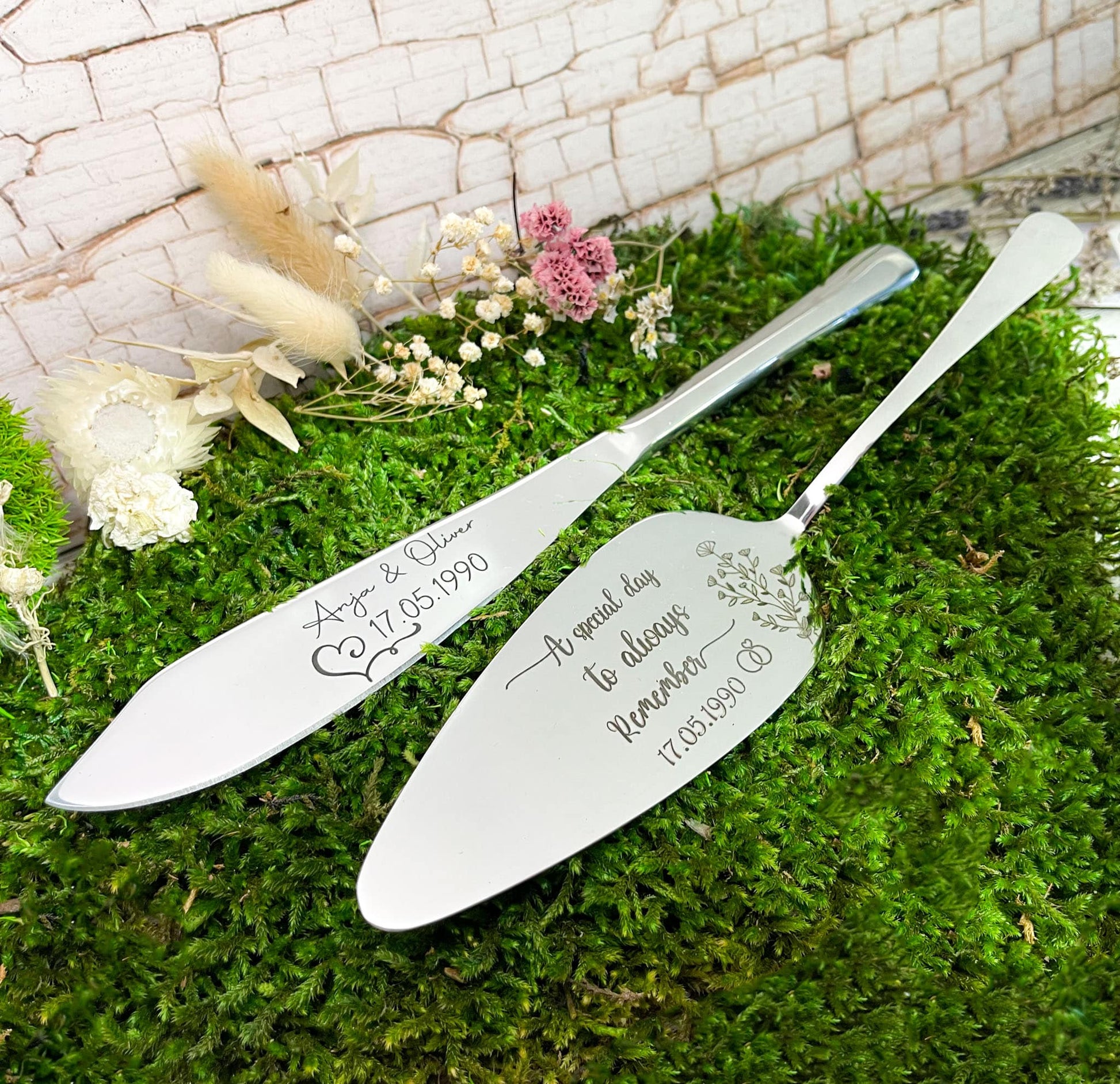 Geschenk Symbol personalisiert Hochzeit Hochzeitstorte Wunsch Braut goldene silberne Brautjungfer Gravur gravieren Messer Tortenheber Tortenmesser Kuchenmesser anschneiden Herz Oma Tante Freundin Küche Edelstahl Torte Kuchen Softeis Klinge Party Silberhochzeit Standesamt Deko silber Blume Eleganz Eleganz Zeitlos