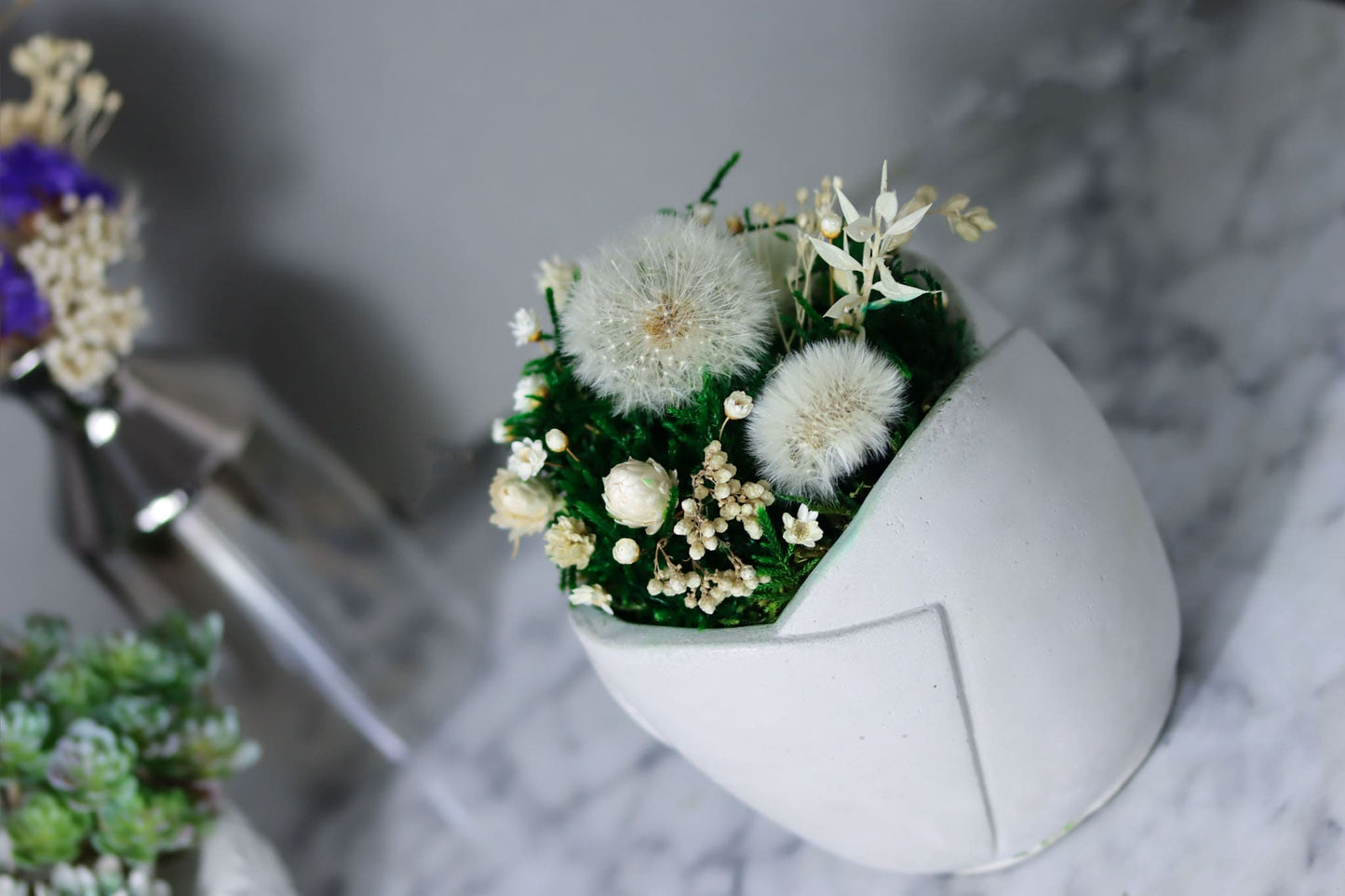 Beton Blumenvase Übertopf Deko Pusteblume Wunscherfüller Trockenblumen Waldmoos Moosdeko Dekoobjekt Zement Betonvase Daisy Blume Blüte modern zeitlos Bouquet Kornblume Geschenk Muttertag Hochzeit konserviert haltbar