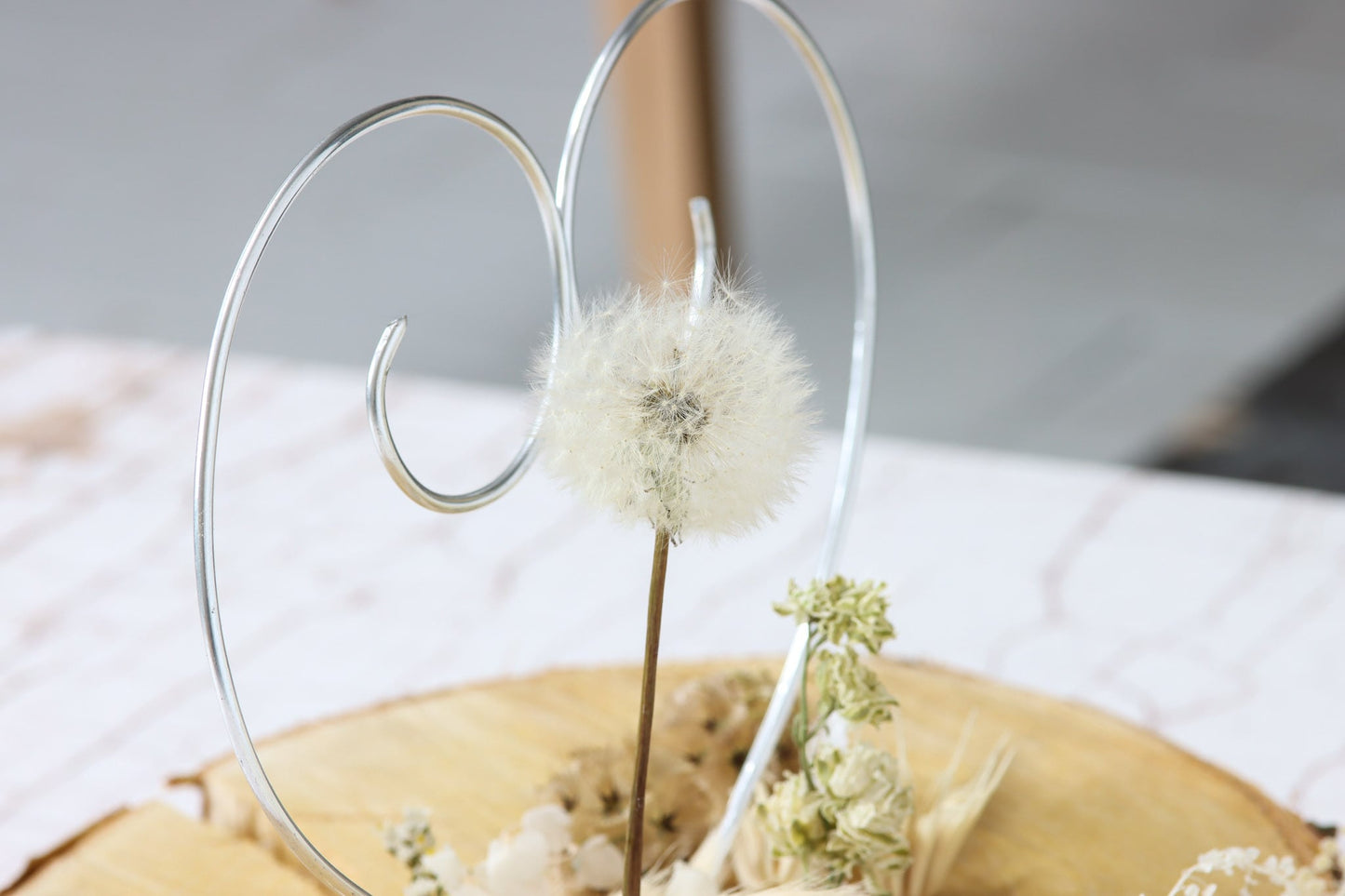 Ringhalter Dandelion Wunsch wish Pusteblume Wunscherfüller Hochzeit wedding Brautpaar Ringträger Schmuckhalter Eheringe Hochzeitsringe Baumscheibe Holz Trockenblumen driedflowers decoration Deko homedeco handmade handgefertigt schönstertag Birke Holzscheibe wood nature Natur