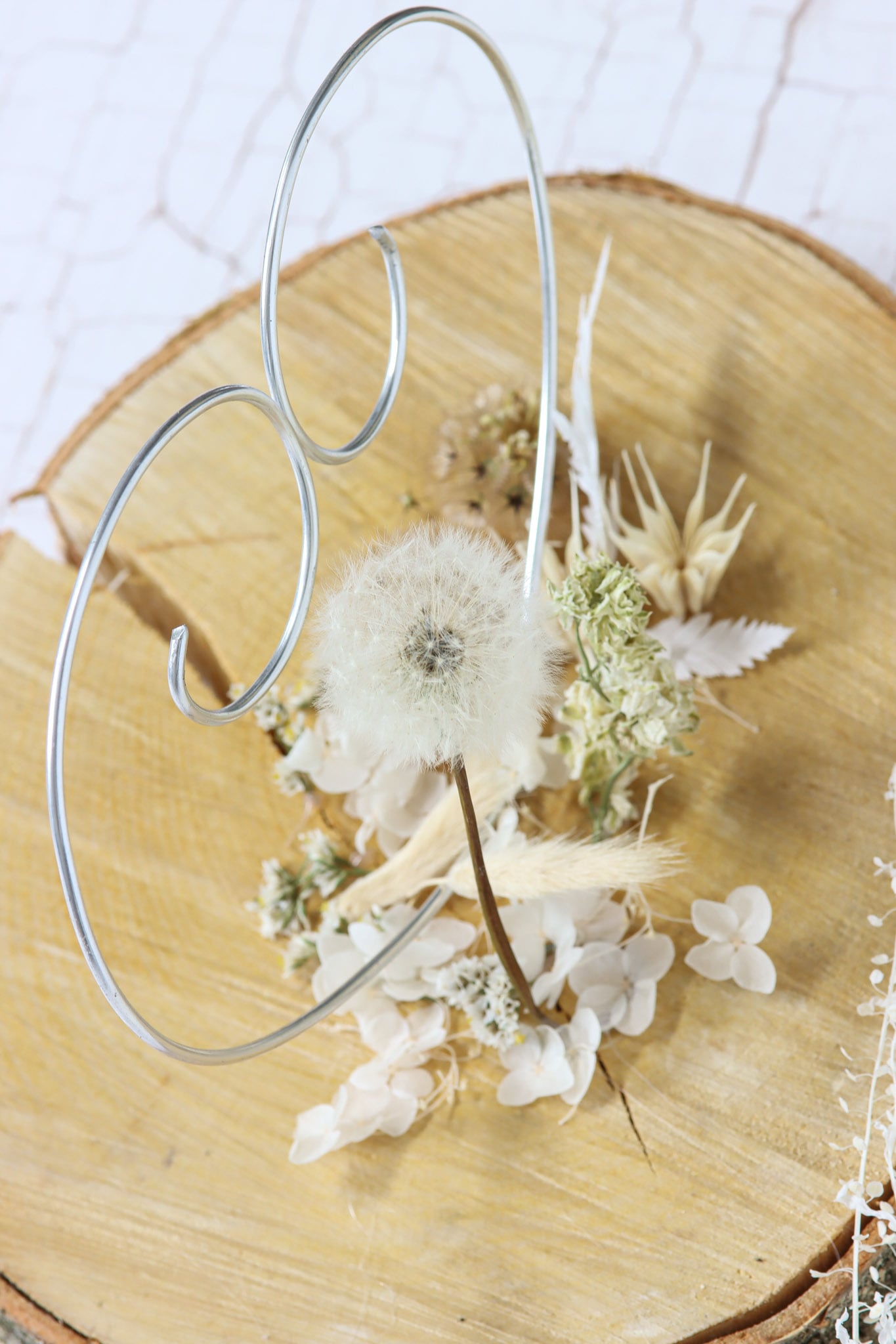 Ringhalter Dandelion Wunsch wish Pusteblume Wunscherfüller Hochzeit wedding Brautpaar Ringträger Schmuckhalter Eheringe Hochzeitsringe Baumscheibe Holz Trockenblumen driedflowers decoration Deko homedeco handmade handgefertigt schönstertag Birke Holzscheibe wood nature Natur