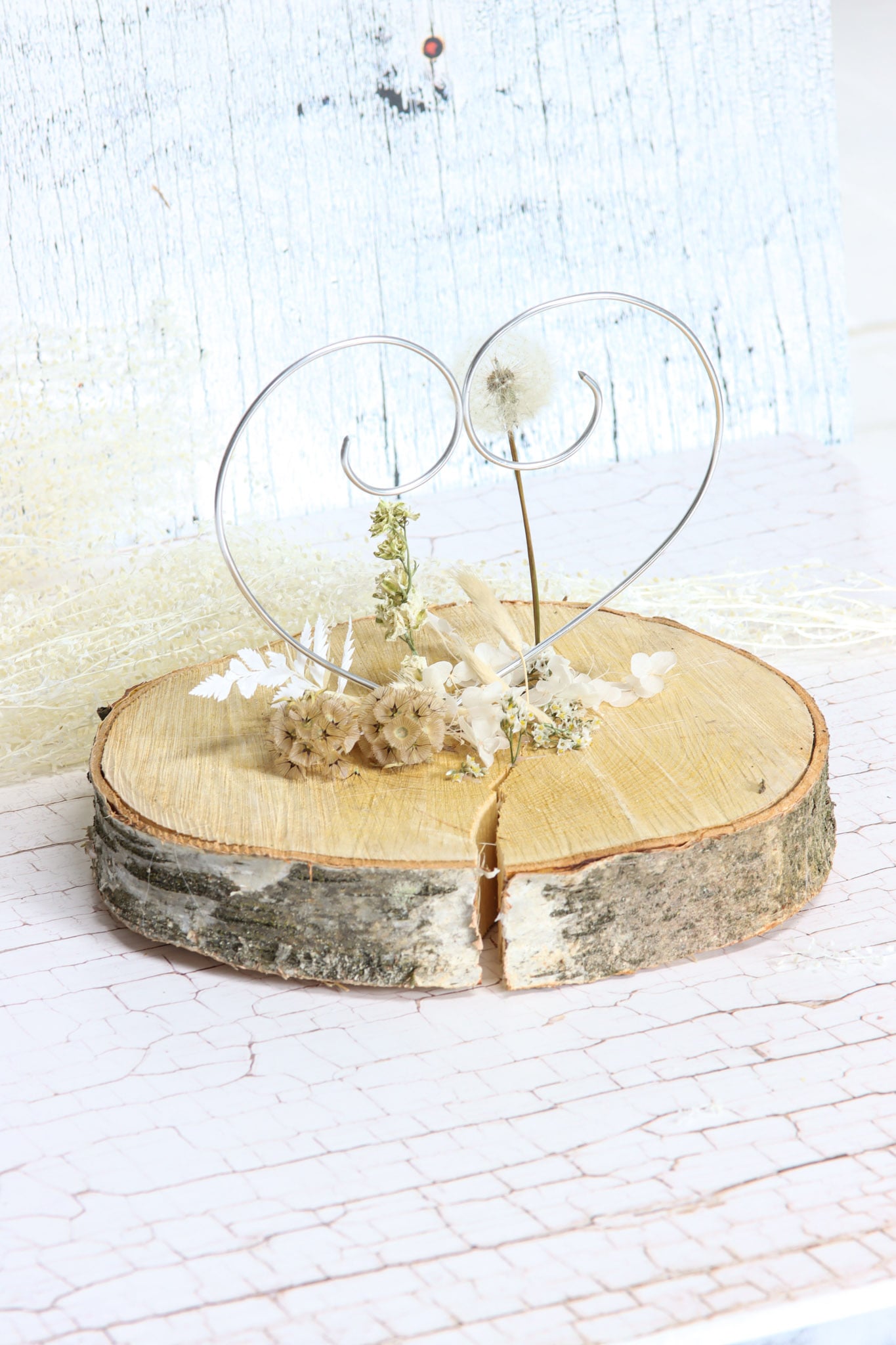 Ringhalter Dandelion Wunsch wish Pusteblume Wunscherfüller Hochzeit wedding Brautpaar Ringträger Schmuckhalter Eheringe Hochzeitsringe Baumscheibe Holz Trockenblumen driedflowers decoration Deko homedeco handmade handgefertigt schönstertag Birke Holzscheibe wood nature Natur 