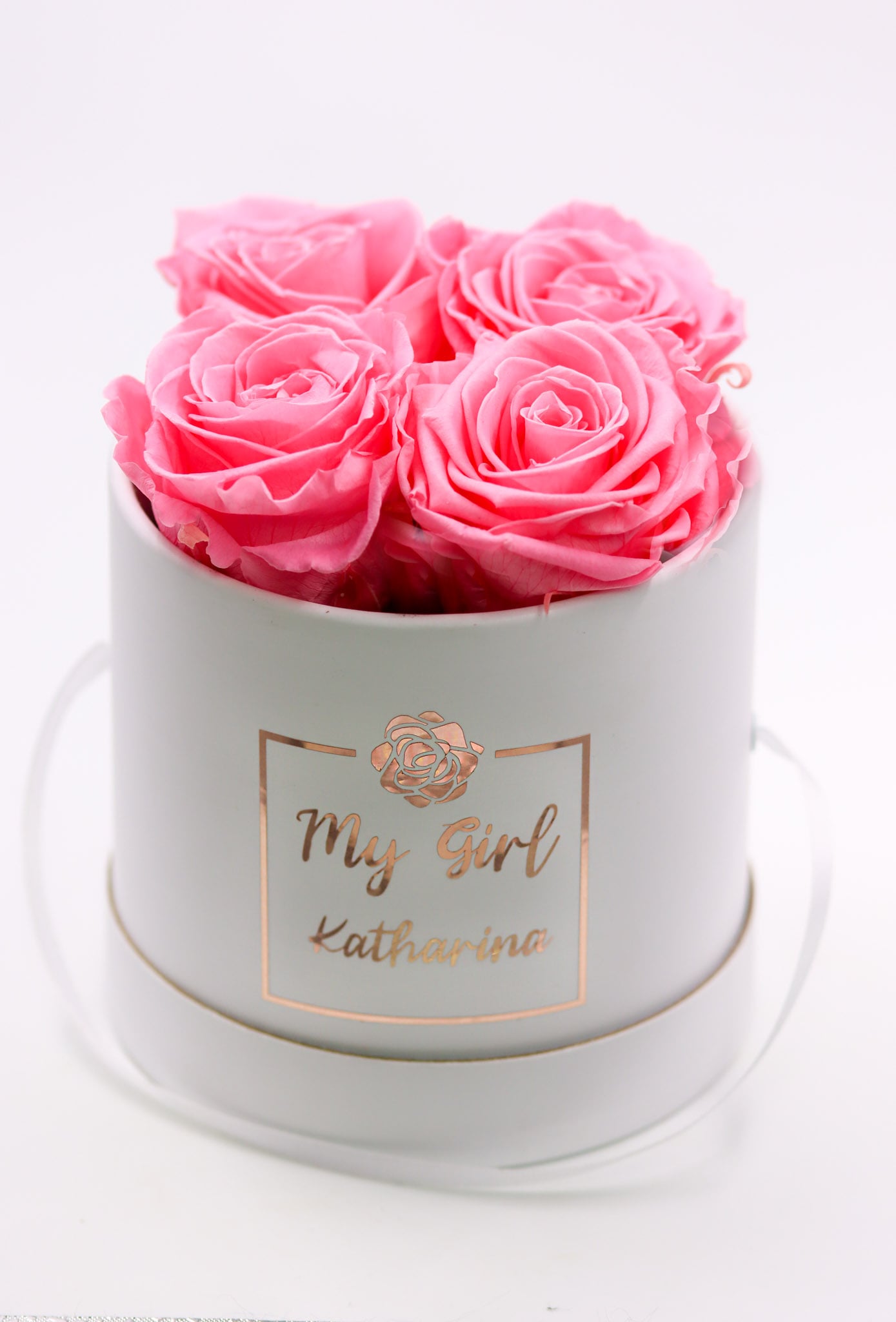 Rosenbox rosa dreampink pink Mygirl Box Geschenkbox Valentinstag Valentinesday Infinityrose infinity rose roses Geschenkidee Freundin girlfriend Geburtstag Design personalisiert Personalisierung personalized Name Text Spruch quote Datum Gedicht traumhaft Kunst art elegant aesthetic rund weiß ewigerose girly longlive langlebig Hochzeit Brautjungfer Mutter