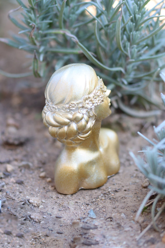 Blumenmädchen Beton gold frostsicher Kunst art Augenbinde Blumen Mädchen kreativ Schönheit Garten Terrasse girl Betonfigur figure Figur 