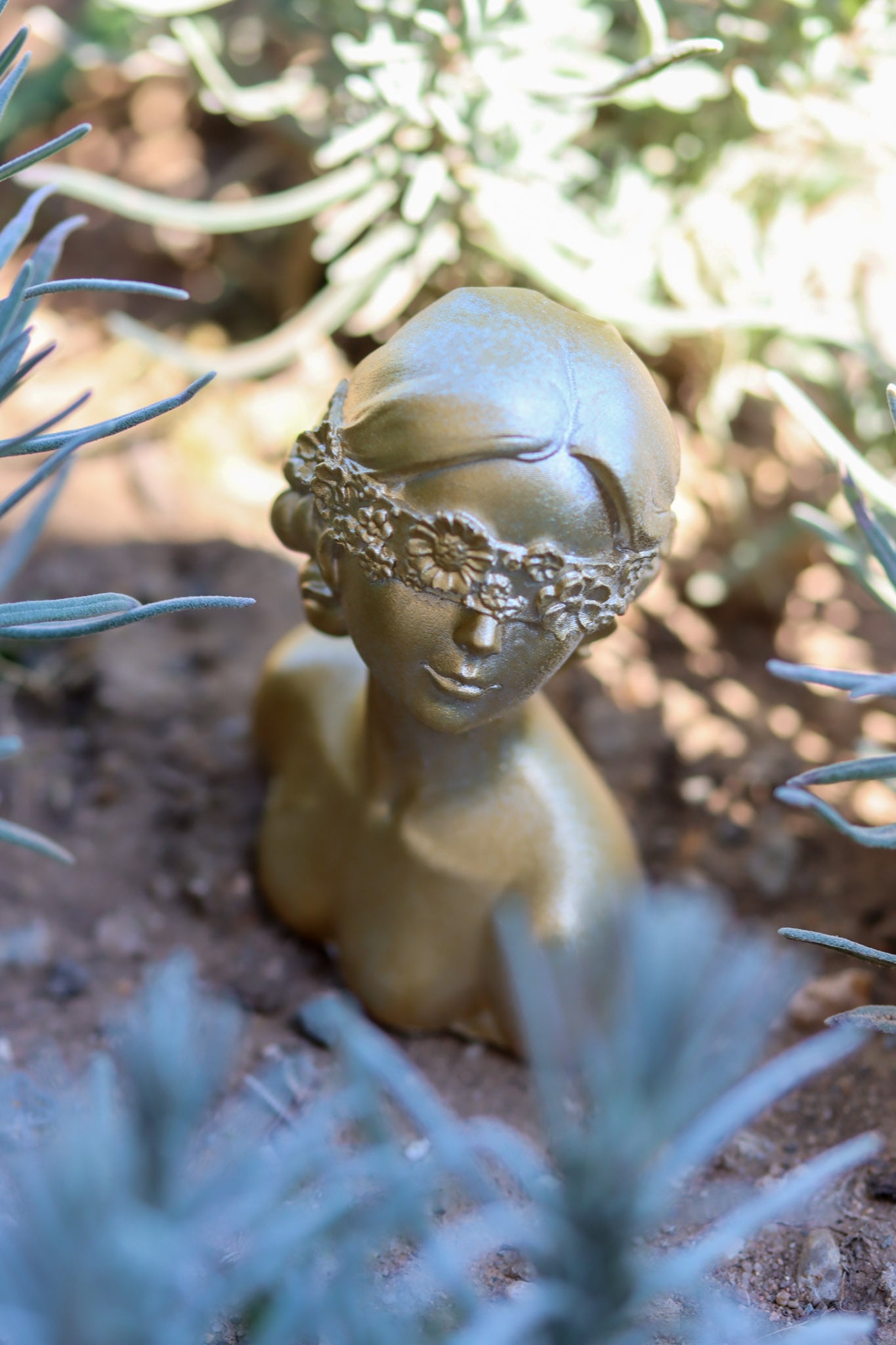 Blumenmädchen Beton gold frostsicher Kunst art Augenbinde Blumen Mädchen kreativ Schönheit Garten Terrasse girl Betonfigur figure Figur