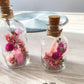 Glasflasche Glas Flasche Trockenblumen driedflowers Kork Naturgarn nature Natur fairy fairycore Fee homedeco decoration Deko handmade handgefertigt Geschenkidee rosa pink girly Tischdeko