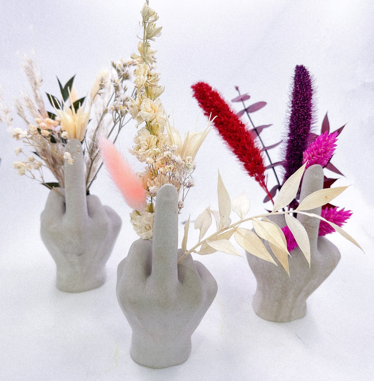 Mittelfinger Beton Stinkefinger Geste Zement Trockenblumen Beleidigung Natur Öko Liebe Flower Power Blumenkinder Blume Haus Wohnung Deko Eukalyptus Rebell Modern Statement  strauß Blumenstrauß driedflowers frostsicher