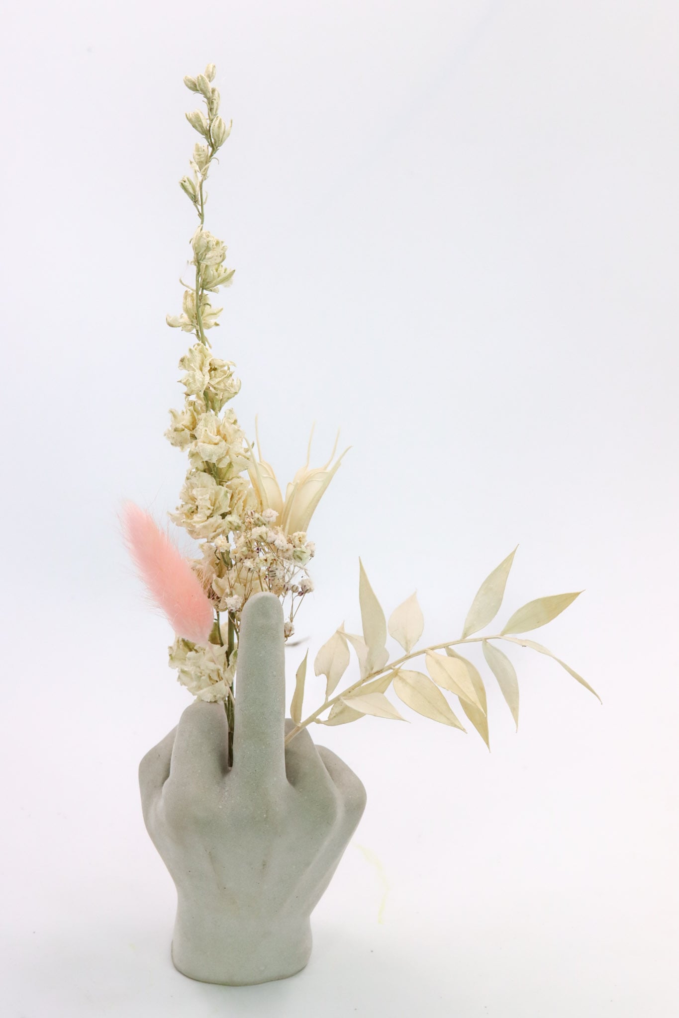 Mittelfinger Beton Stinkefinger Geste Zement Trockenblumen Beleidigung Natur Öko Liebe Flower Power Blumenkinder Blume Haus Wohnung Deko Eukalyptus Rebell Modern Statement  unikat driedflowers frostsicher