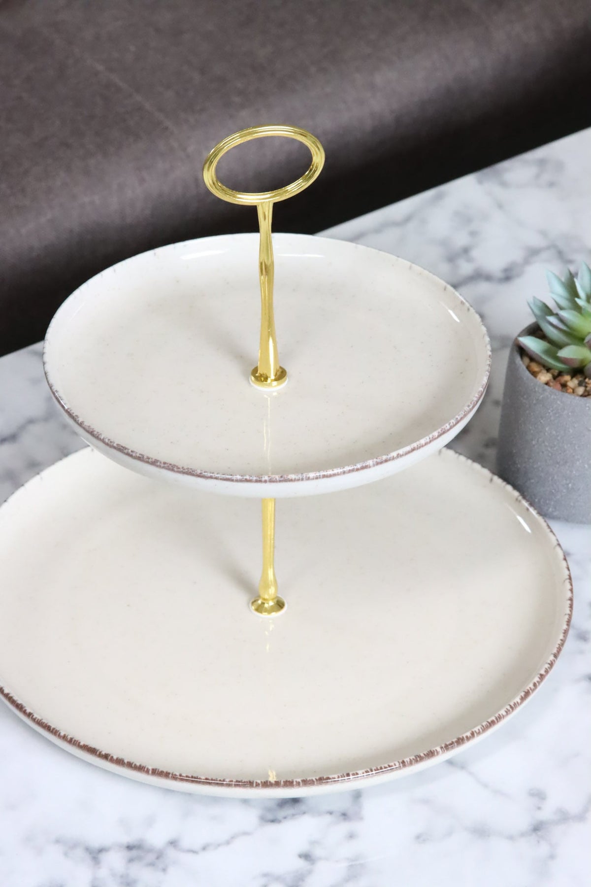2-Stufige Etagere aus Porzellan Farbe Créme in gold oder silber