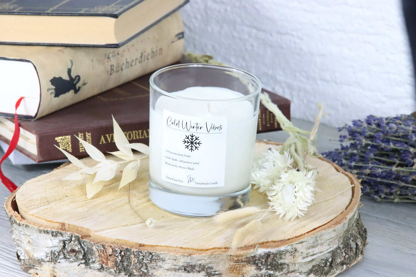 Kerze candle Wachs Sojawachs Winter Vibes Herbst autumn woodsmoke herb soft Jasmin scentedcandle Duftkerze cosy gemütlich Knisterdocht Baumwolldocht crackling knistern cotton Wohnzimmer livingroom