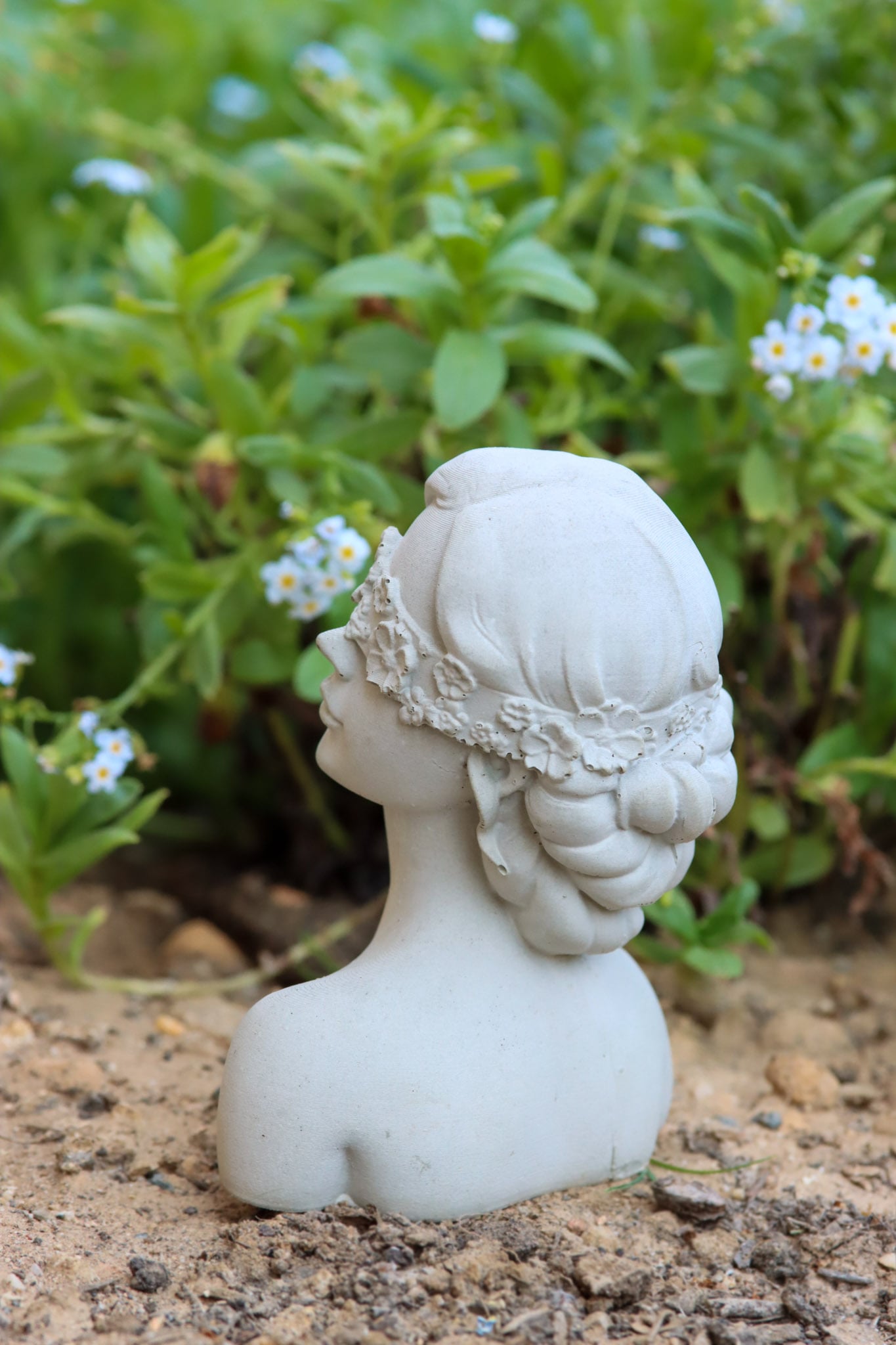 Blumenmädchen Beton frostsicher Kunst art Augenbinde Blumen Mädchen kreativ Schönheit Garten Terrasse girl Betonfigur figure Figur deko homedeco decoration Aesthetic ästhetisch grau