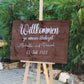 Willkommensschild Schild Willkommen Hochzeit wedding Namen Liebe love Datum personalisiert personalized Wunsch wish Herzen Holz Holzschild Hochzeitsschild Pärchen Braut Bräutigam Nussbaum Eiche Staffelei