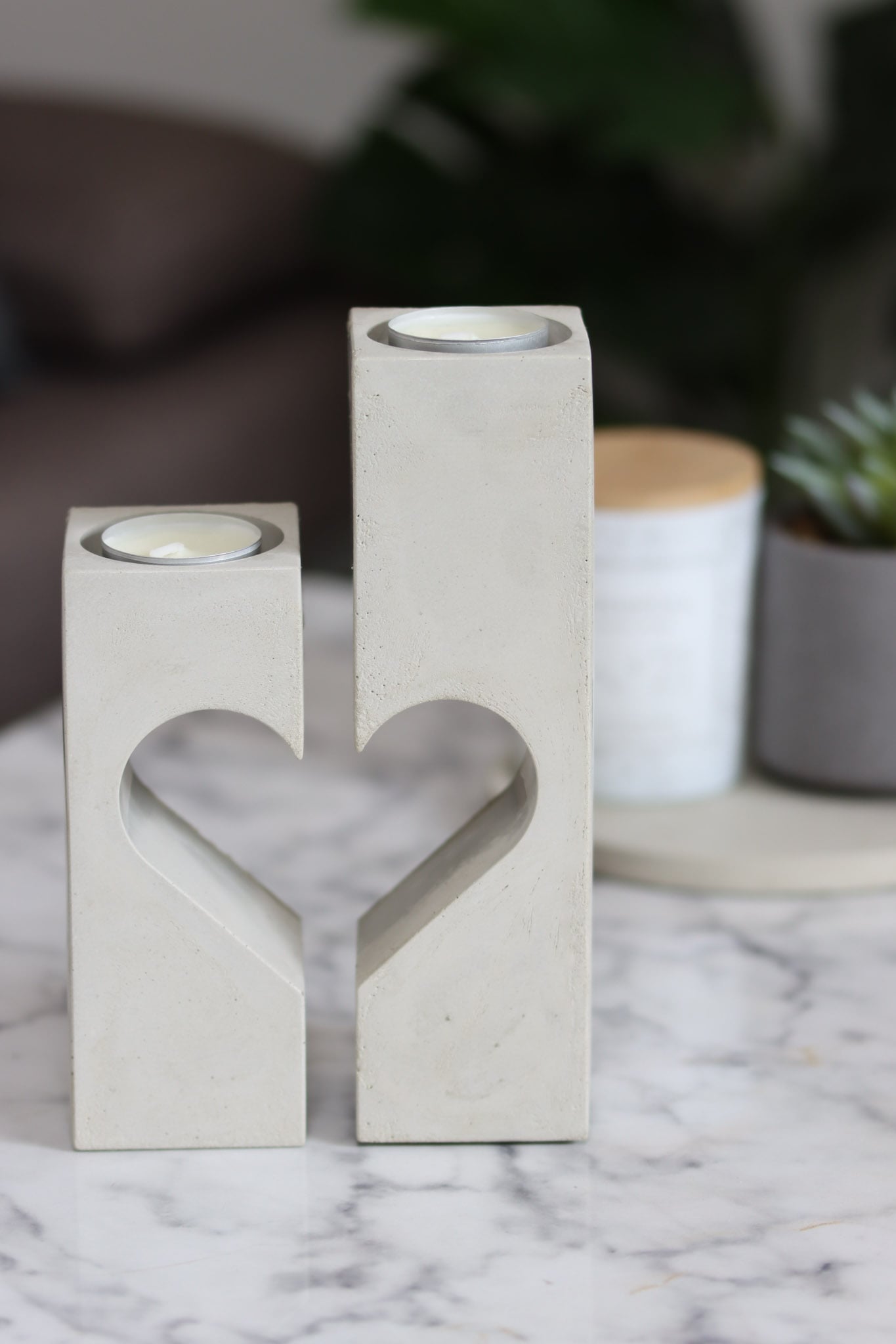 Beton Säule Kerzenhalter grau Herz heart heartshaped Kerzen fire frostsicher Feuer Love Liebe fireheart Feuerherz deko Dekoobjet homedeco decoration romantisch romantic classic