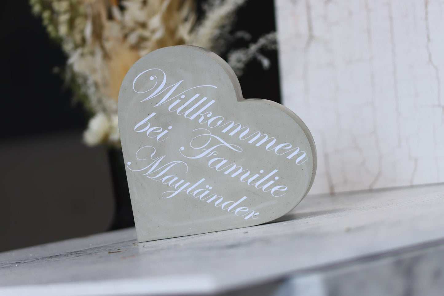 Betonherz Herz heart heartshaped Beton frostsicher grau Wunsch Schriftart Wunschschrift Familie Familienname cosy gemütlich Wohnung Deko Dekoliebe Love Liebe homedeco decoration personalisiert Personalisierung personalized romantic romantisch Willkommensschild